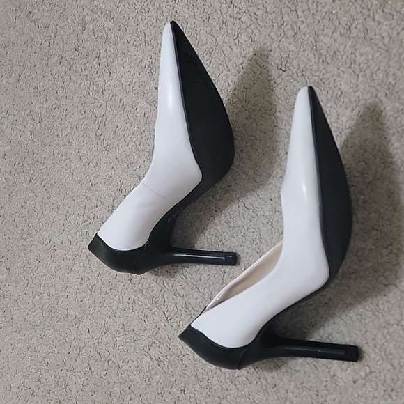 NWOT Guess black and White 4 inches sexy heeled shoes - Picture 1 of 10